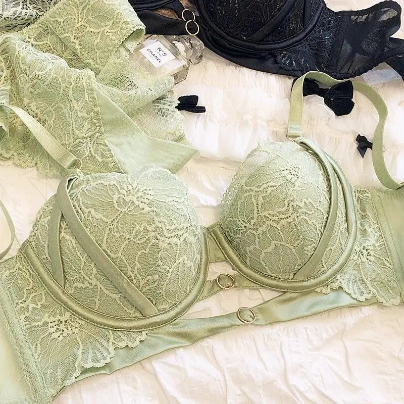 Lingerie Enchanting Thong & Bra Set