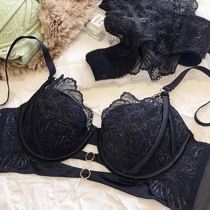 Lingerie Enchanting Thong & Bra Set