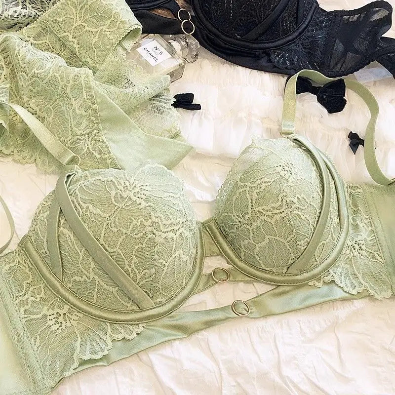 Lingerie Enchanting Thong & Bra Set