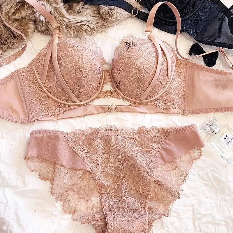 Lingerie Enchanting Thong & Bra Set